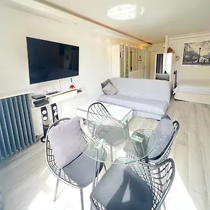 Like Arc De Triomphe, Champs Elysees, Tour Eiffel Appartement